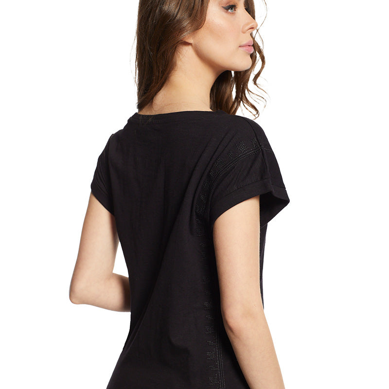 polera-mujer-amalia-bordado-4467-negro-2-05ae7907-1ad8-4fb2-9853-3dc6b0fafcd3_801c1fce-a692-4a89-ac9c-0c819049855e.jpg